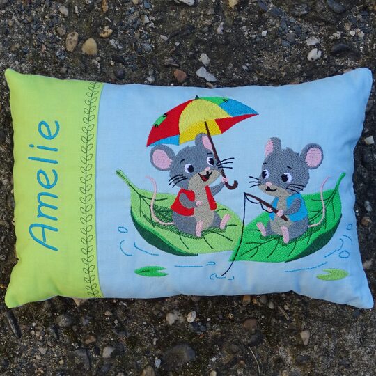Stickdatei - Kissen ITH - 2 Mäuschen beim Angeln - Maus auf dem Blatt