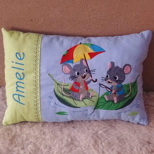 Stickdatei - Kissen ITH - 2 Mäuschen beim Angeln - Maus auf dem Blatt