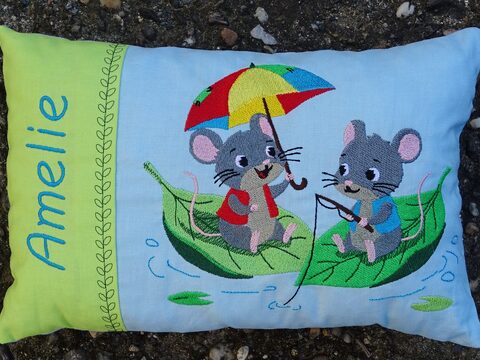 Stickdatei - Kissen ITH - 2 Mäuschen beim Angeln - Maus auf dem Blatt