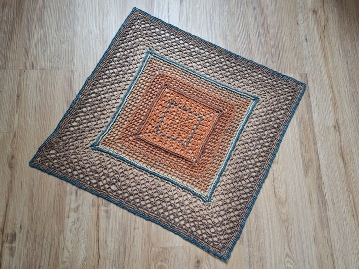 Häkelanleitung Mitteldecke "Sienna"