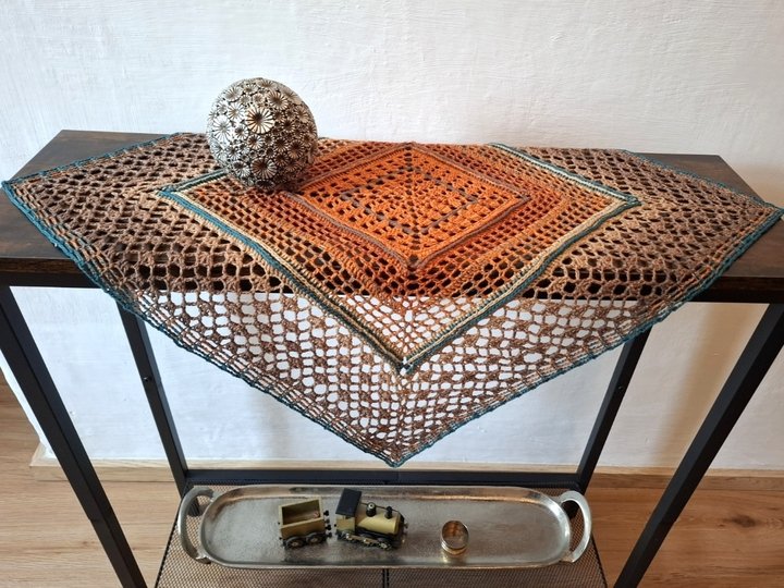 Häkelanleitung Mitteldecke "Sienna"