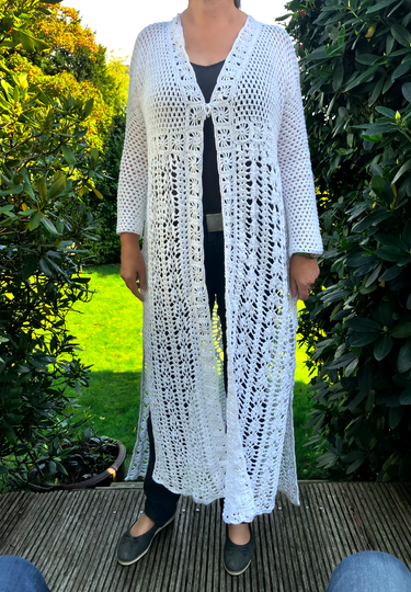 Bodenlanger Mantel – Bella Donna- Häkelanleitung