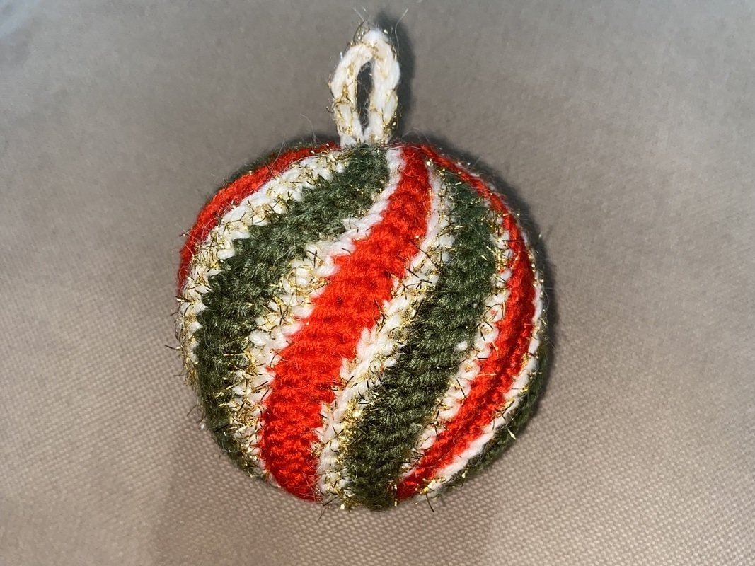 Christmas Tree Ornament Easy Spiral Ball Pattern PDF and Video Tutorial