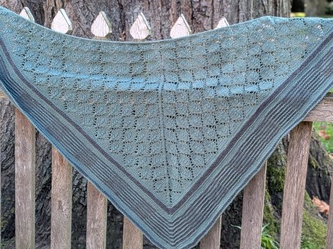 Castaway Shawl - Tuch im Lace/Schattenstrickmuster
