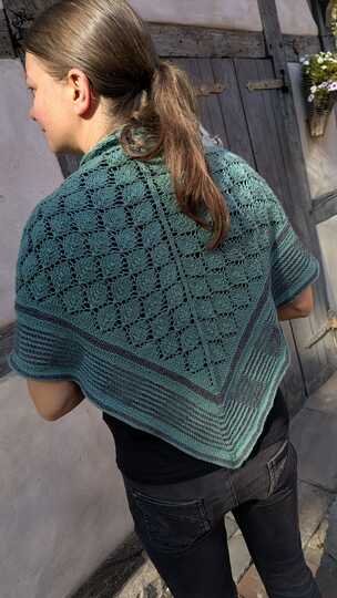 Castaway Shawl - Tuch im Lace/Schattenstrickmuster