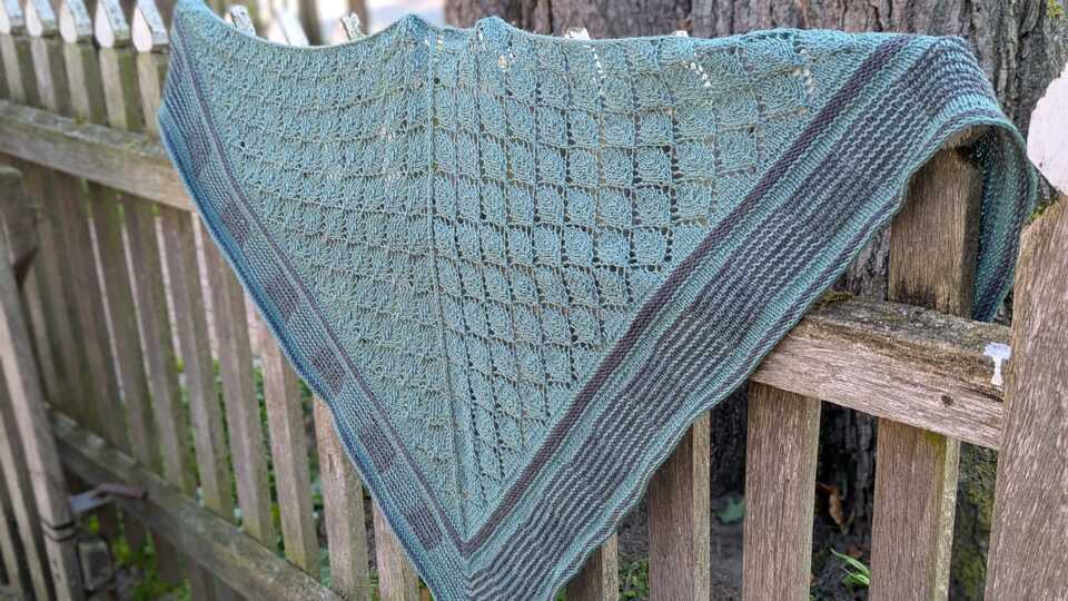 Castaway Shawl - Tuch im Lace/Schattenstrickmuster
