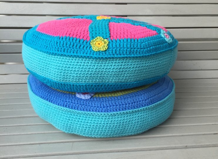 Crochet Pattern Peace Cushion, Peace Sign Decorative Hippie Pillow PDF