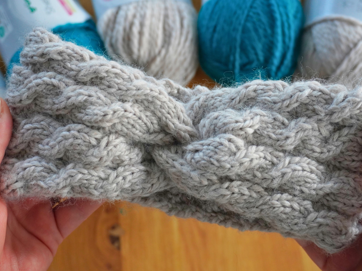 Strickanleitung Zopfmuster Stirnband – einfach für Anfänger