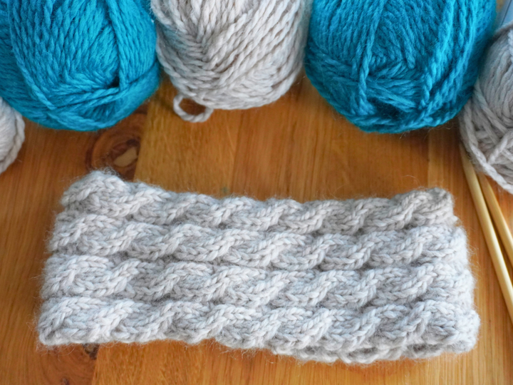 Strickanleitung Zopfmuster Stirnband – einfach für Anfänger