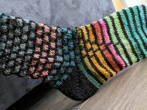 Honeycomb Haven Socks - Socken im Wabenmuster