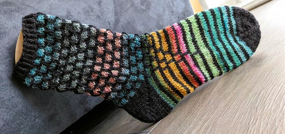Honeycomb Haven Socks - Socken im Wabenmuster - Bild 2