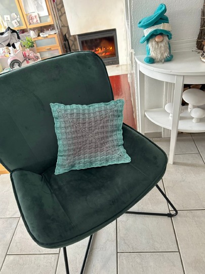 Crochet Pattern: Wendewunder Blanket & Pillow (+ Bonus Sweater)