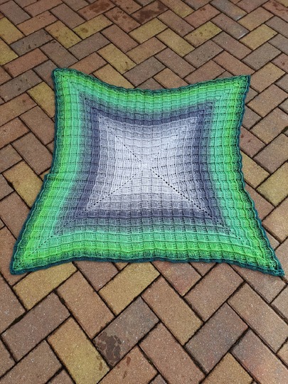 Crochet Pattern: Wendewunder Blanket & Pillow (+ Bonus Sweater)