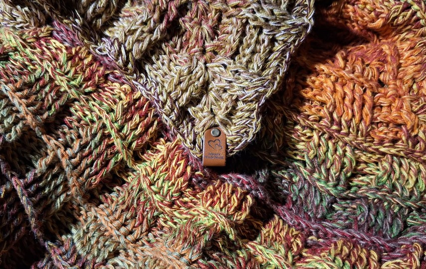 Crochet Pattern: Wendewunder Blanket & Pillow (+ Bonus Sweater)