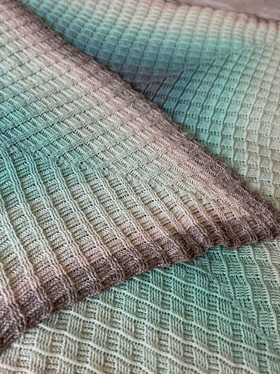 Crochet Pattern: Wendewunder Blanket & Pillow (+ Bonus Sweater)