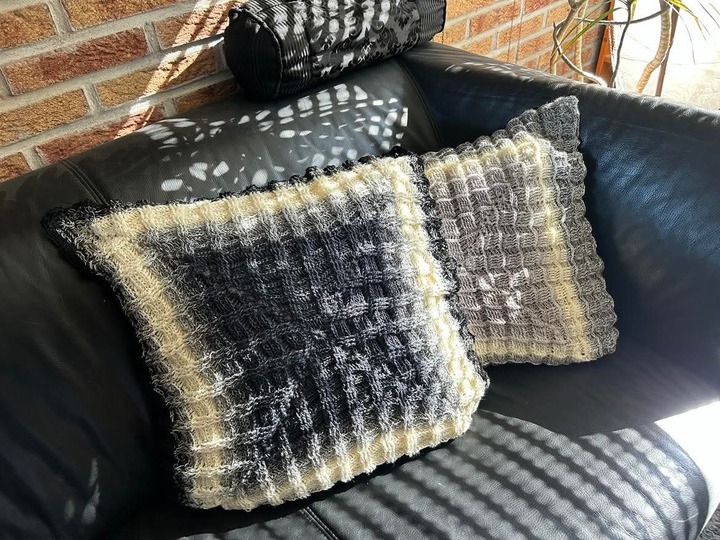 Crochet Pattern: Wendewunder Blanket & Pillow (+ Bonus Sweater)