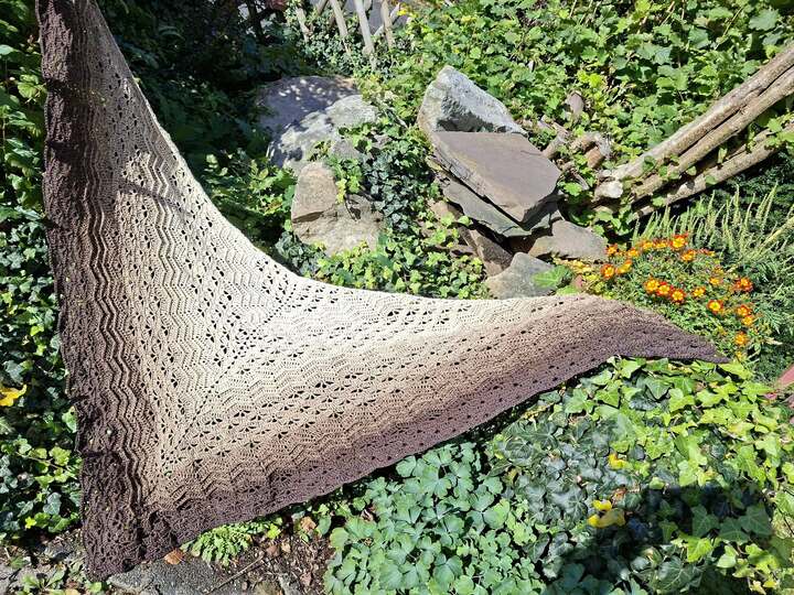 Crochet pattern shawl Ilvaelis
