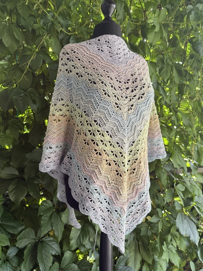 Crochet pattern shawl Ilvaelis