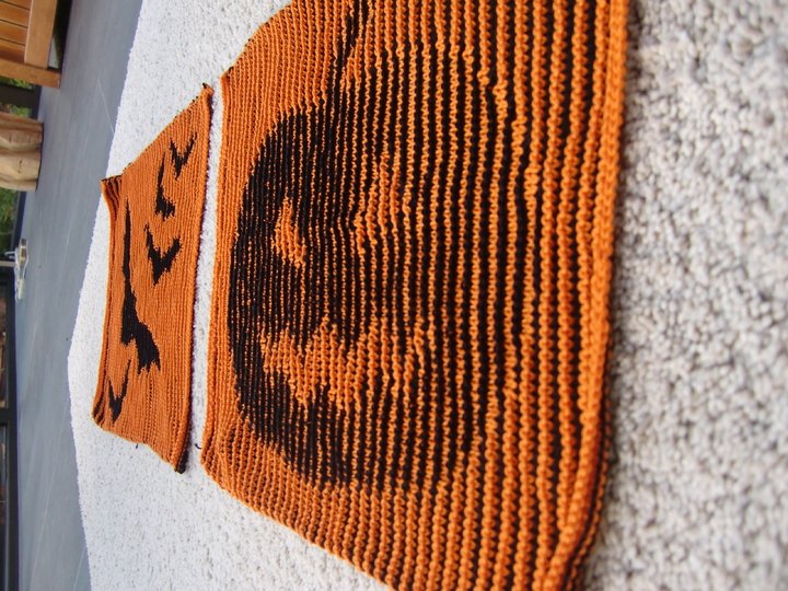 DIY Strickanleitung Kissenbezug Halloween mit Kürbis (Schattenstricken)