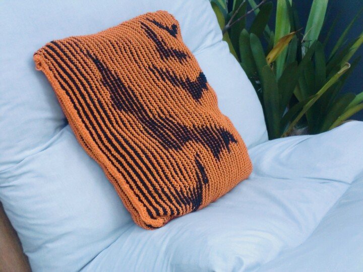DIY Strickanleitung Kissenbezug Halloween mit Kürbis (Schattenstricken)