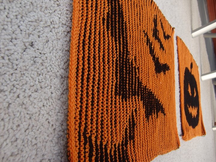 DIY Strickanleitung Kissenbezug Halloween mit Kürbis (Schattenstricken)