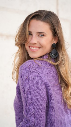 Raglan Pullover von oben mit Zopfmuster und Videotutorial