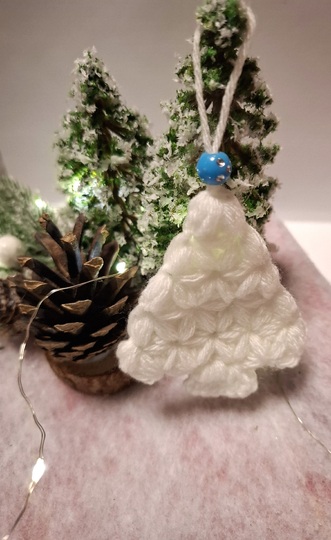 Weihnachtsbäumchen im Jasminstich – Häkelanleitung