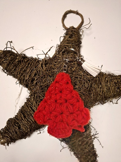 Weihnachtsbäumchen im Jasminstich – Häkelanleitung