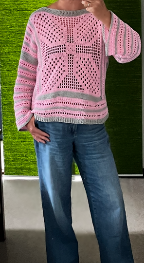 Rosa-und-Grau-Harmonie als Pulli -Häkelanleitung