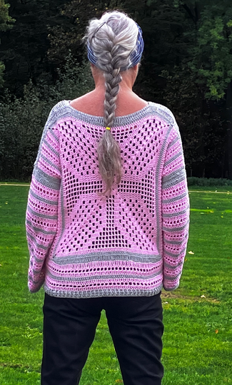 Rosa-und-Grau-Harmonie als Pulli -Häkelanleitung