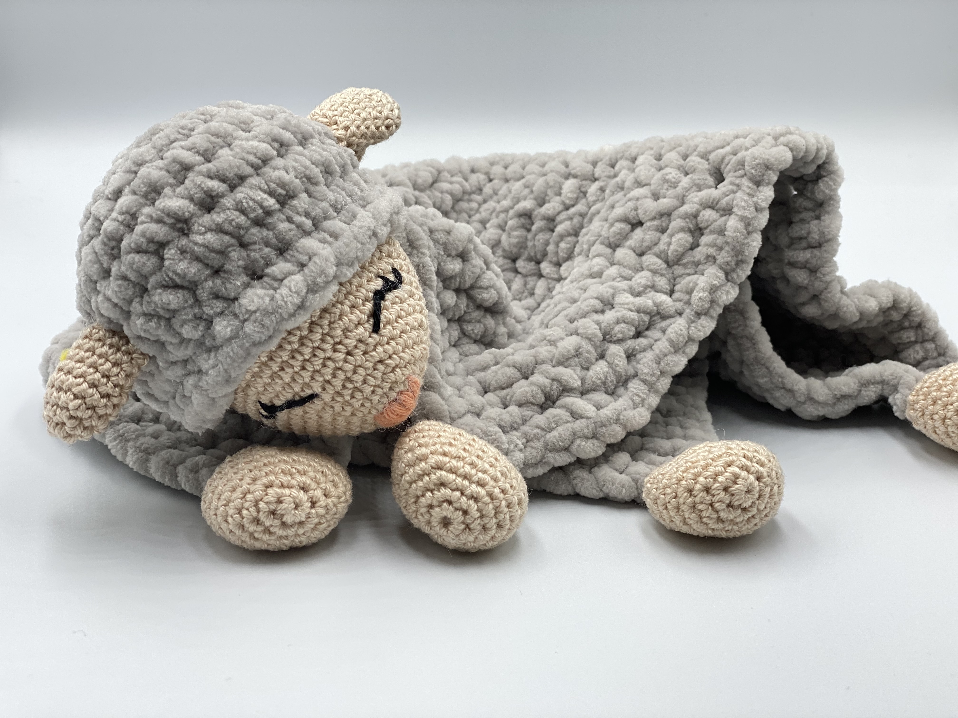 Crochet pattern for comforter cuddly sheep