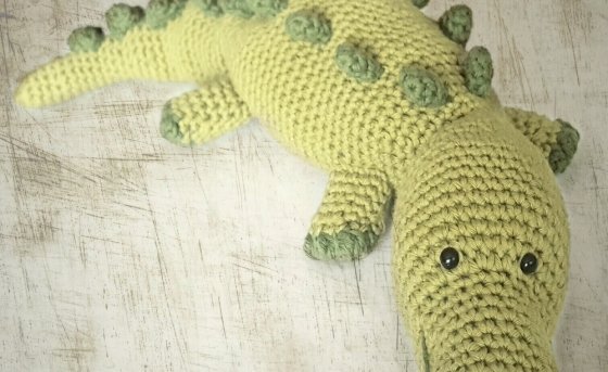 Krokodil Spike, Häkelanleitung, XL-Kuscheltier für Babys und Kleinkinder
