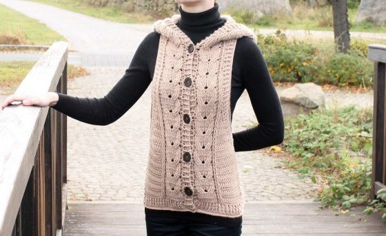 Waistcoat with hood and cable braid, size 36-46 (EU)