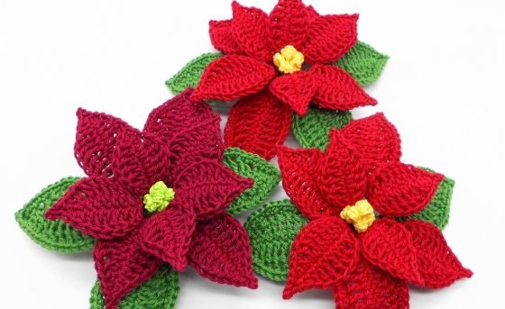 Crochet Christmas decoration poinsettia in 2 versions - easy and decorative