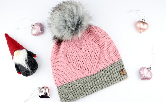 Beanie with a heart en/de, PDF + 2 videos (all sizes, knitted look)