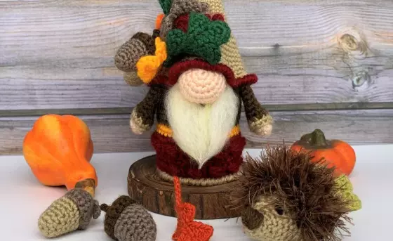 Crochet pattern autumn gnome with oak leaves and acorns